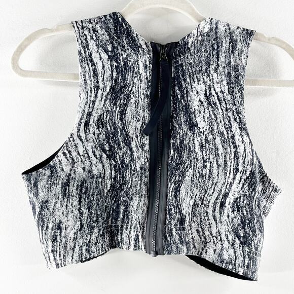 Lululemon Zip Back Crop Sports Bra Workout Top Black White 10 - Picture 3 of 5